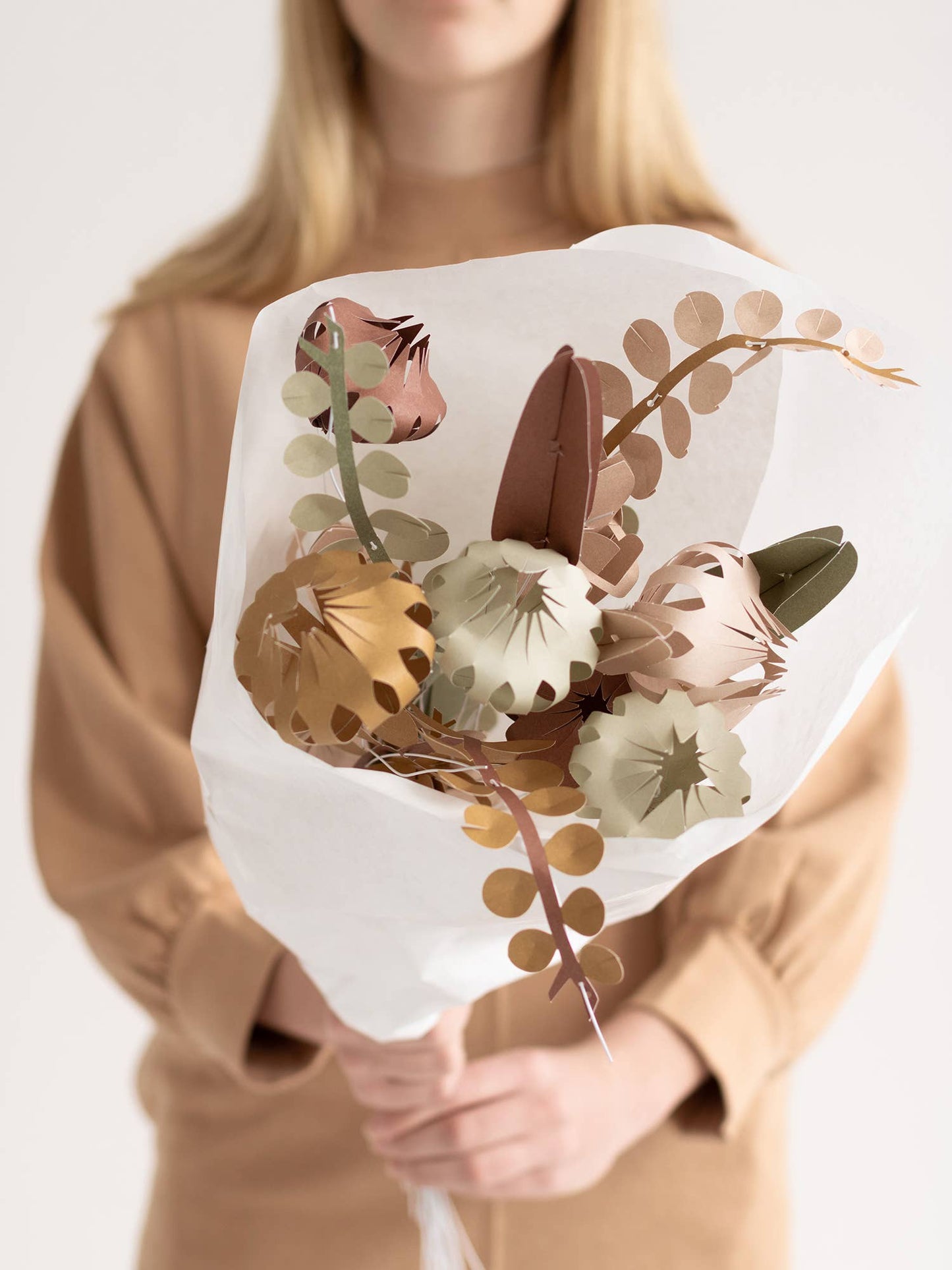 Papierblumen – Erdtöne