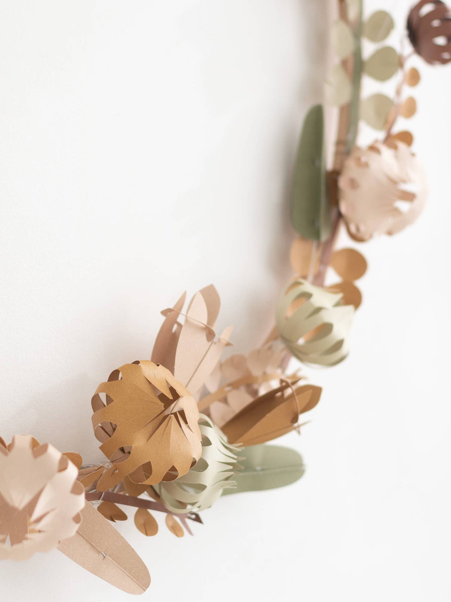 Papierblumen – Erdtöne