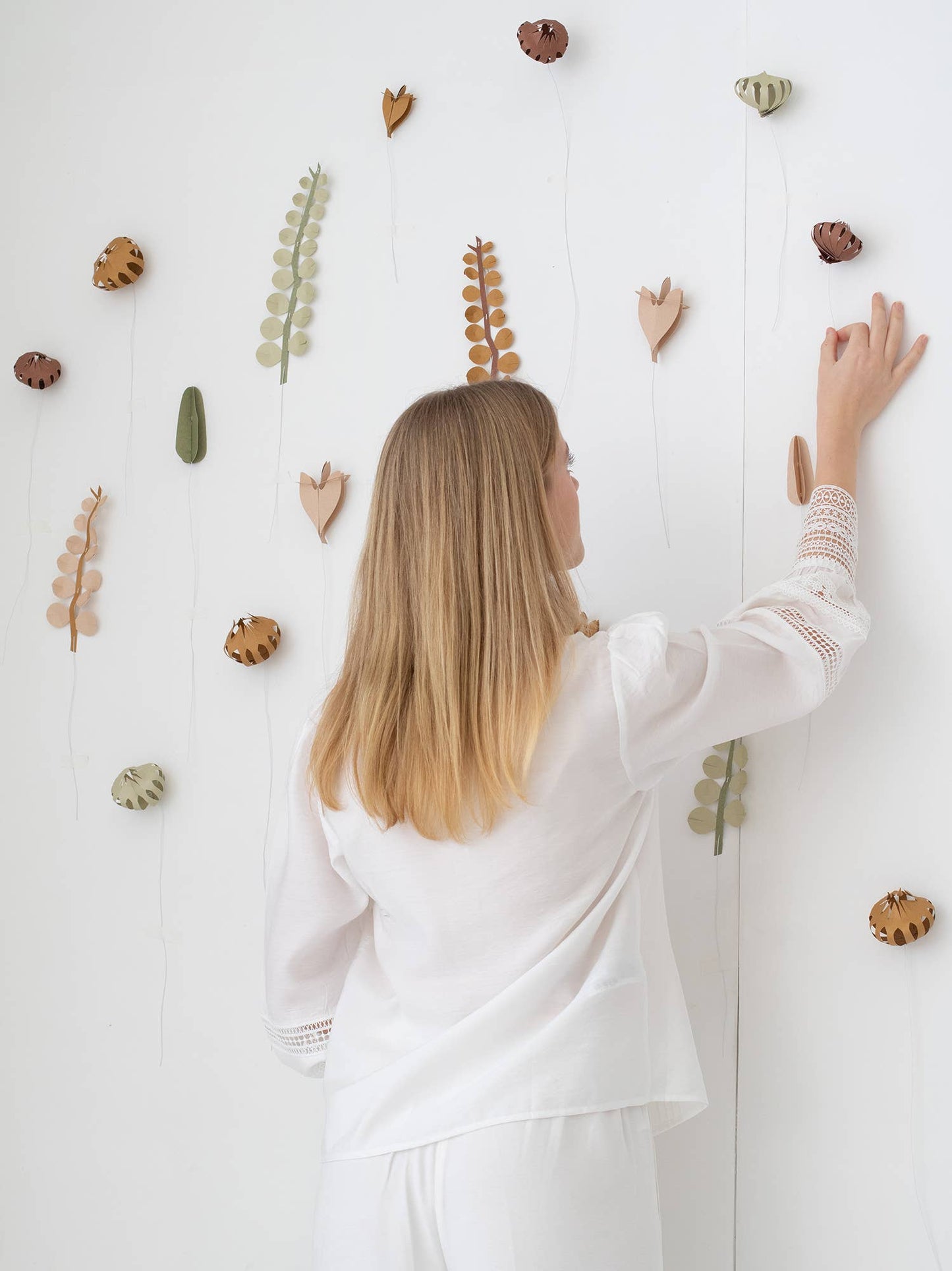 Papierblumen – Erdtöne