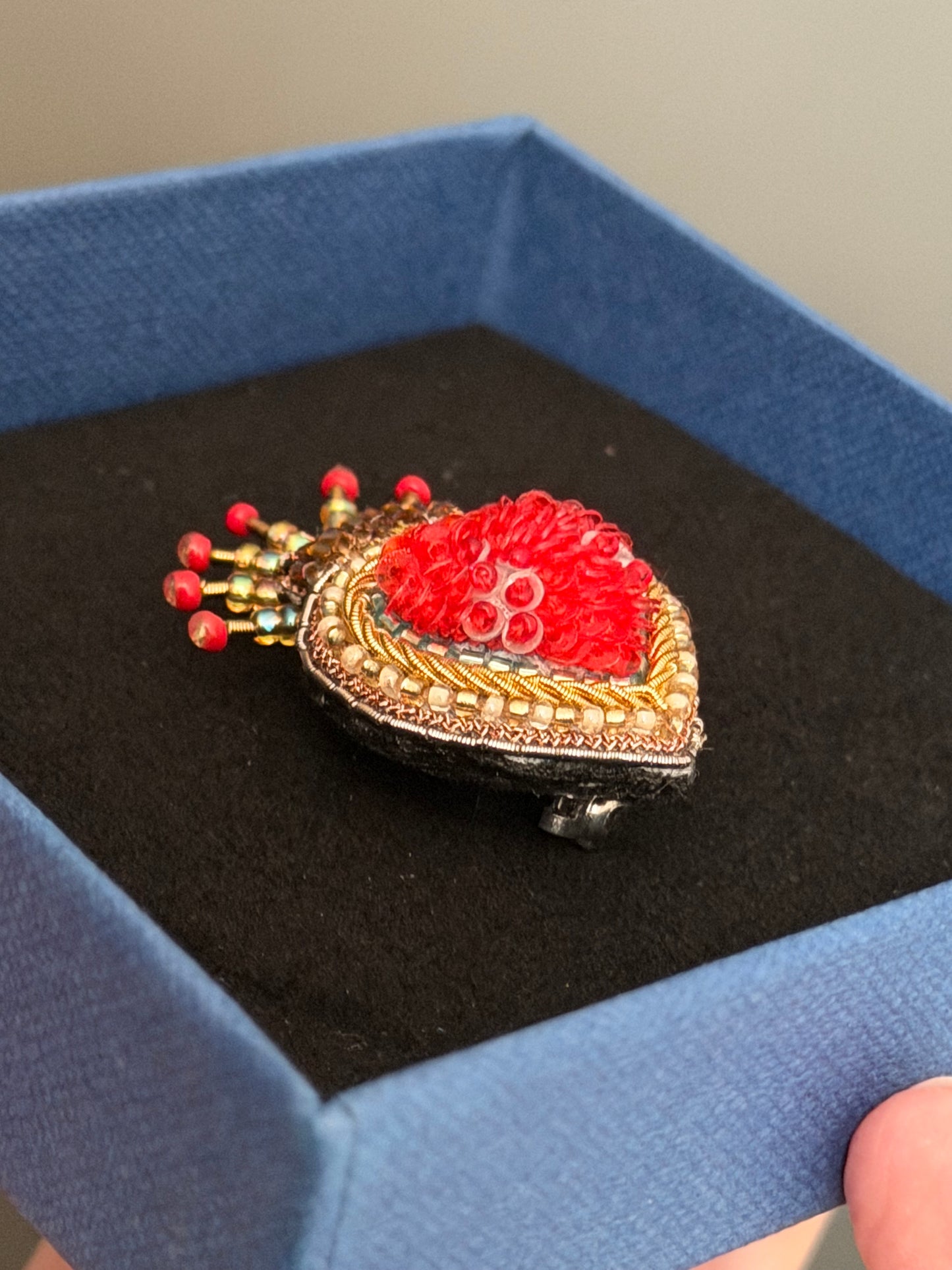 Queen of Hearts – Queen of Hearts Brosche