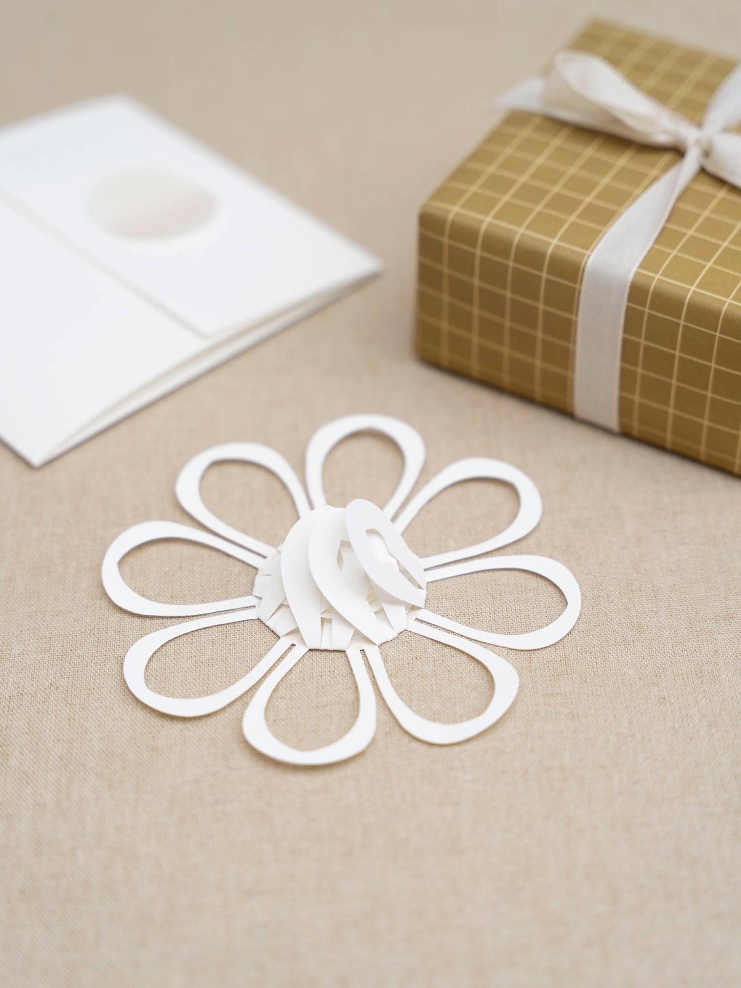 Grusskarte MAGISCHE Blume - weiß