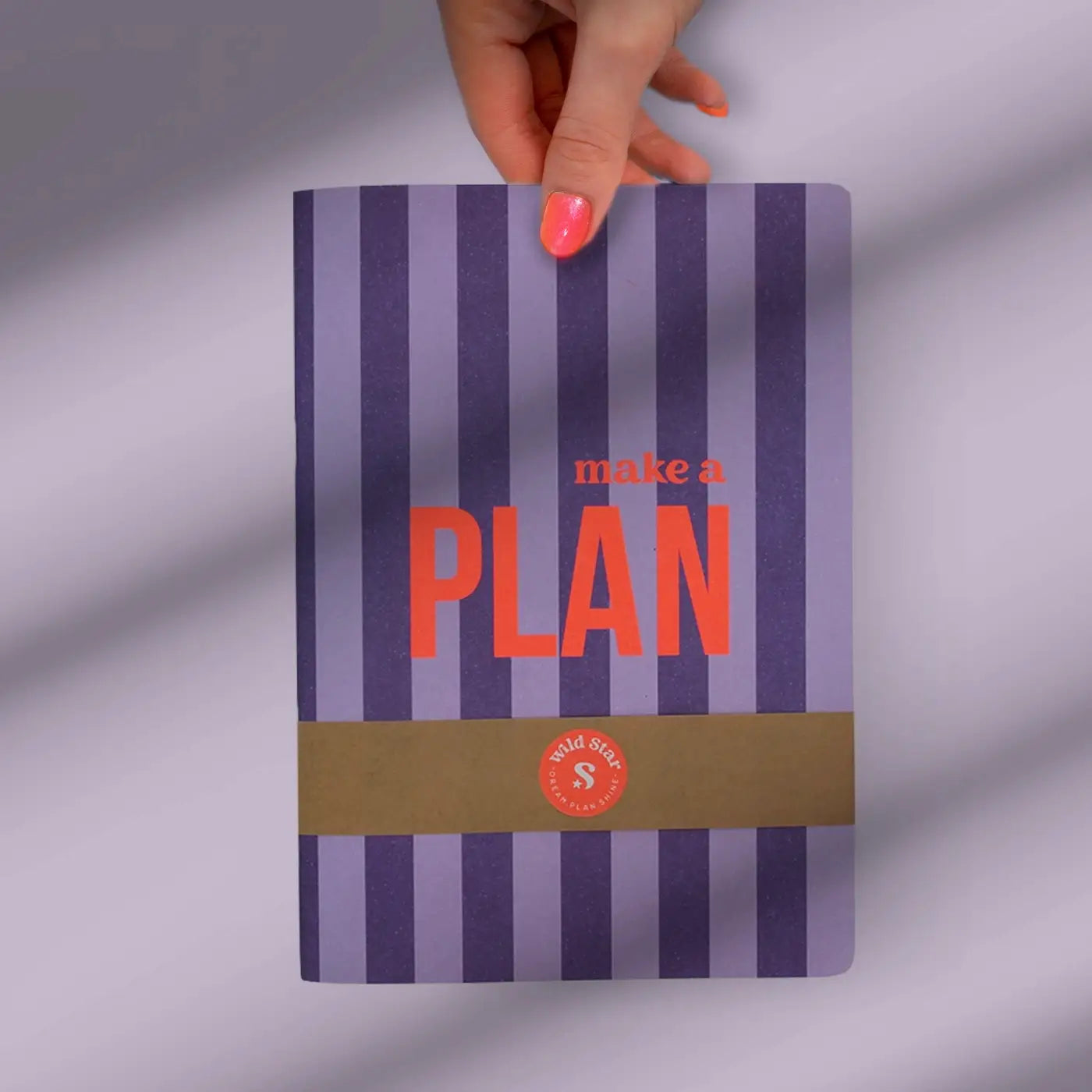 A5-Notizbuch│Mach einen Plan│
Entworfen, um zum Handeln zu inspirieren.