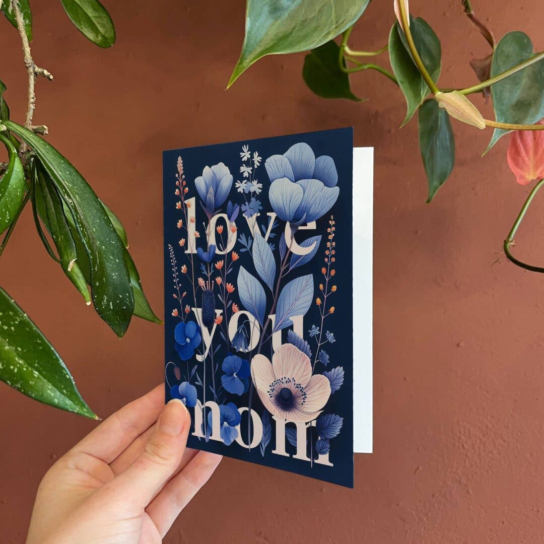 Grusskarte „Love You Mom“ – Blumige Muttertagskarte (A6)