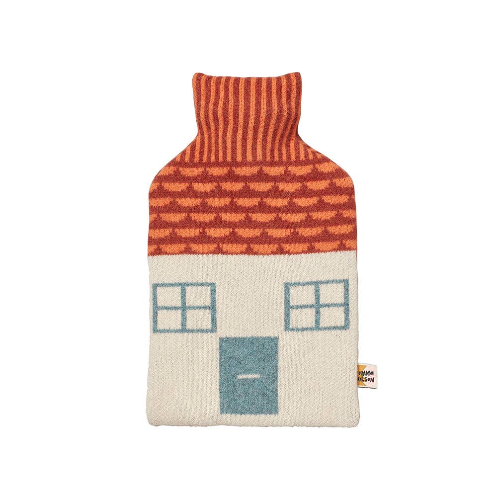 Hotwaterflasche in Hausform mit gestricktem Bezug