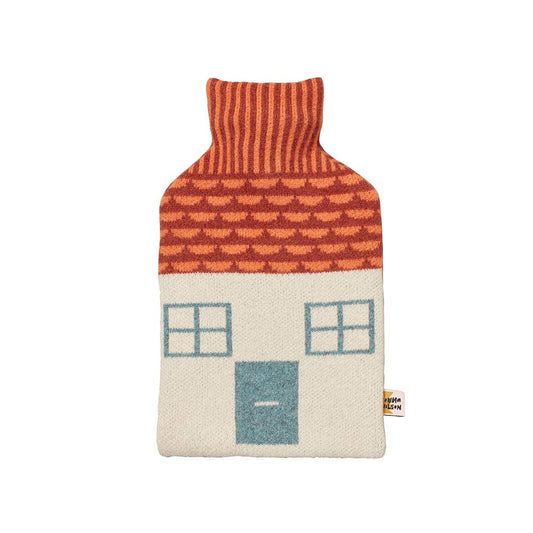 Hotwaterflasche in Hausform mit gestricktem Bezug