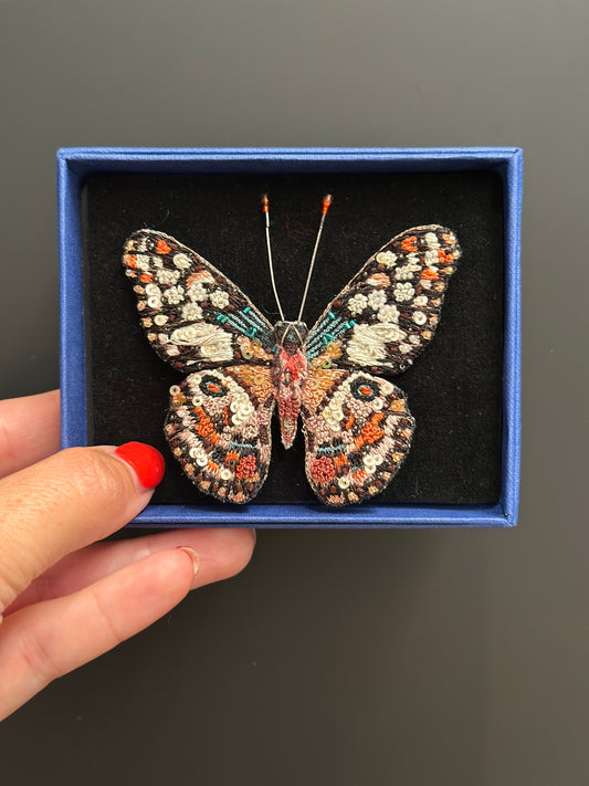 Limetten-Schwalbenschwanz – Lime Swallowtail Butterfly Brosche von Trovelore