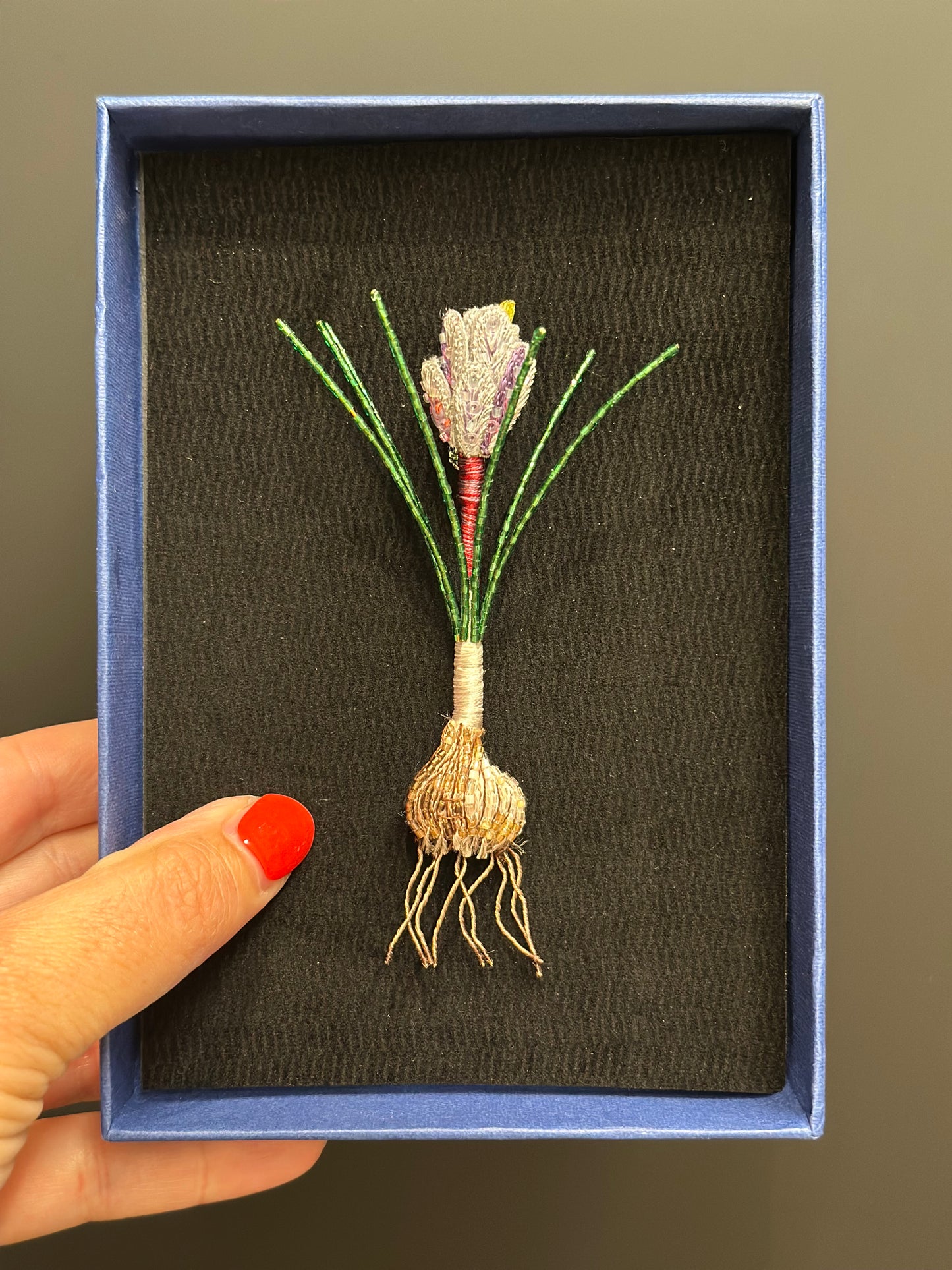 Safrankrokus – Saffron Crocus Brosche von Trovelore