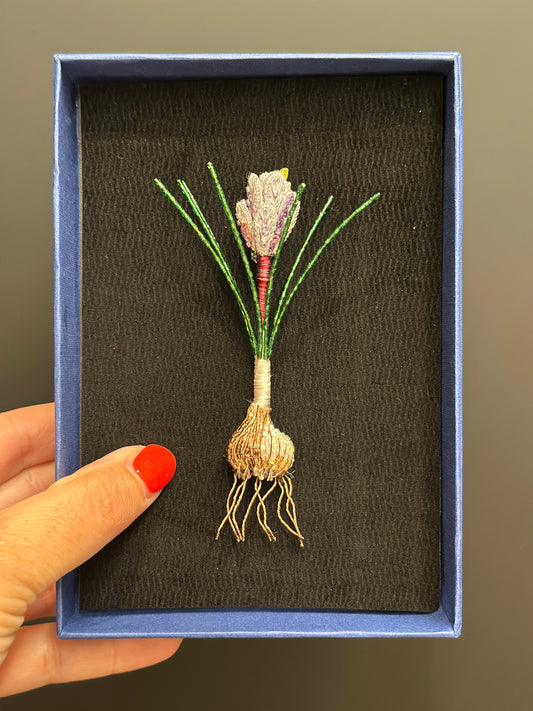 Safrankrokus – Saffron Crocus Brosche von Trovelore