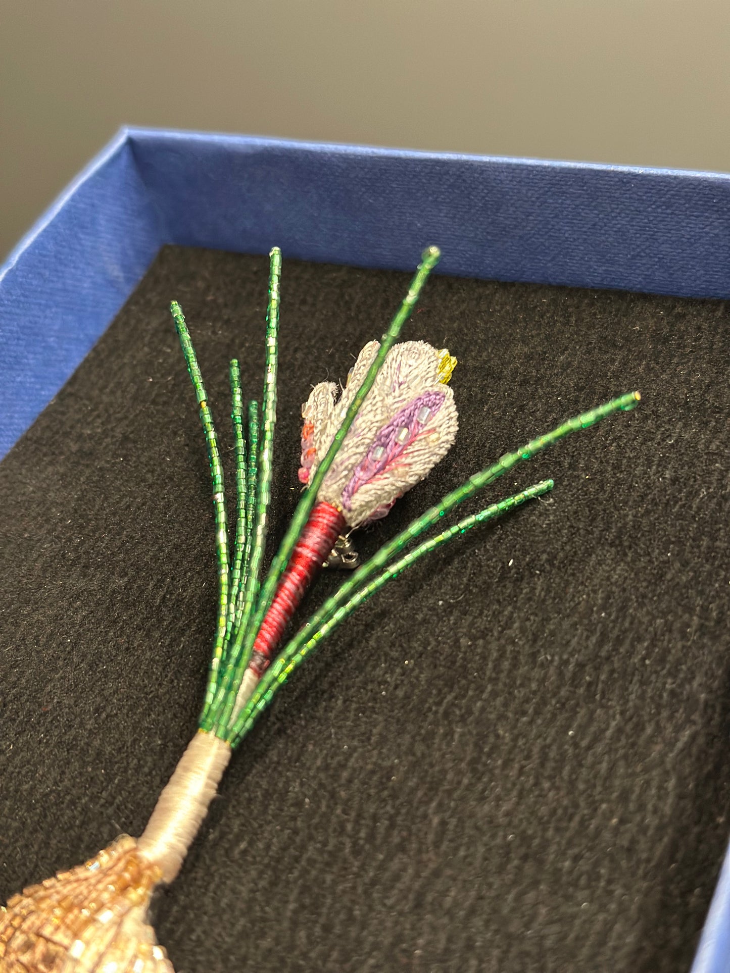 Safrankrokus – Saffron Crocus Brosche von Trovelore